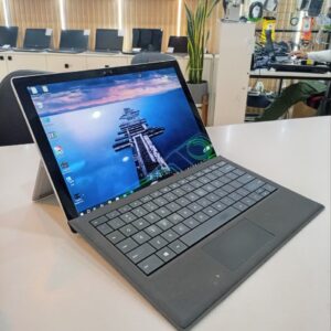 لپتاپ استوک سرفیس پرو ۴؛ تبلت ویندوزی لاکچری 🔹 پردازنده: Core i5-6200U 🔹 حافظه رم: ۸ گیگابایت 🔹 حافظه داخلی: SSD 256GB 🔹 صفحه‌نمایش: ۱۲.۳ اینچ PixelSense