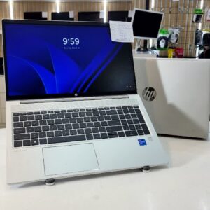 لپتاپ استوک H P – P r o B o o k   6 5 0   G 8  Core i5–1145G7 (نسل ۱۱ – ۴ هسته ۸ رشته، بوست تا ۴.۴ گیگاهرتز)   ✅ رم ۸ گیگ DDR4 **قابل ارتقا**   ✅ SSD 256 گیگ NVMe **قابل ارتقا**   ✅ Intel Iris Xe (گرافیک روان برای کارهای سبک)